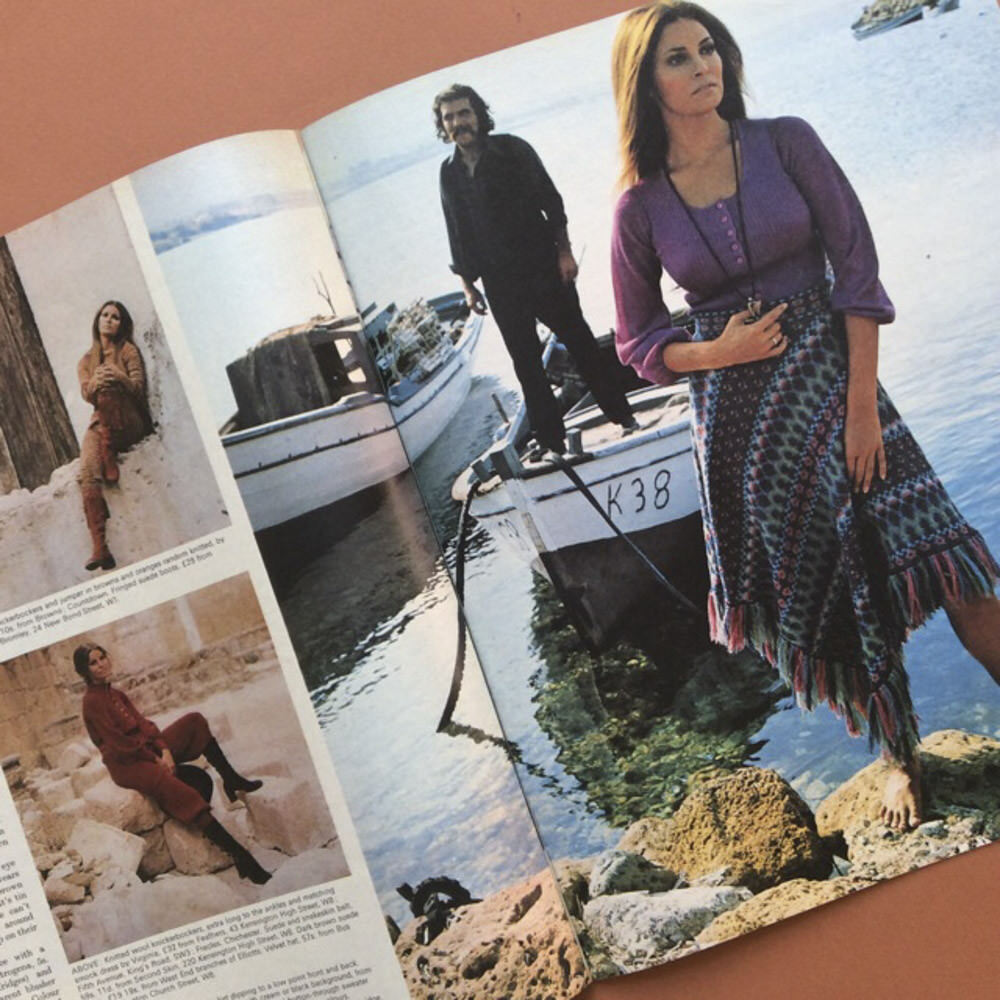 RAQUEL WELCH INTERVIEW Jenny Agutter CHAMPAGNE H.H.Munro OBSERVER  magazine VTG