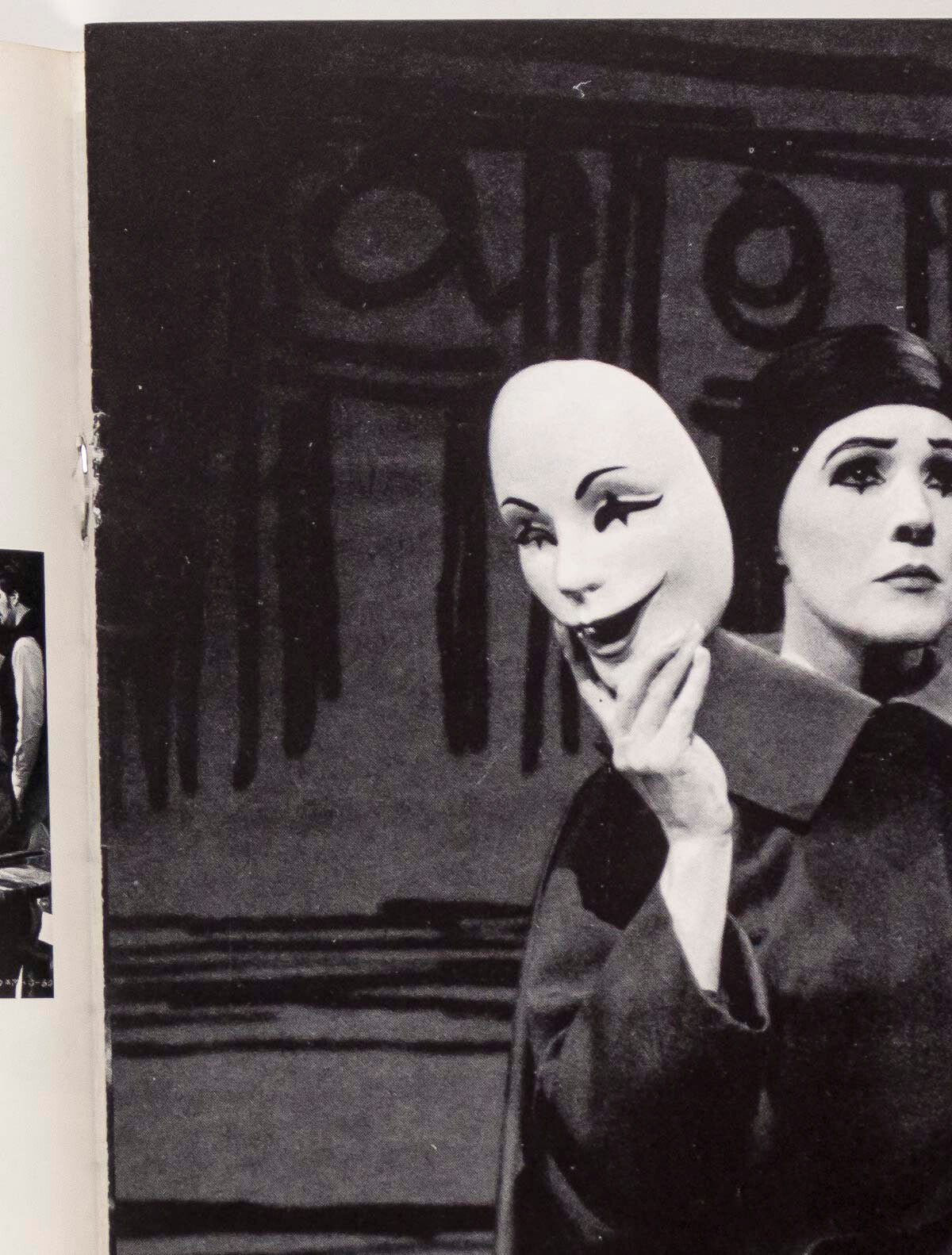 VANESSA REDGRAVE Julie Andrews YOKO Barbra Streisand AFTER DARK December 1968 US