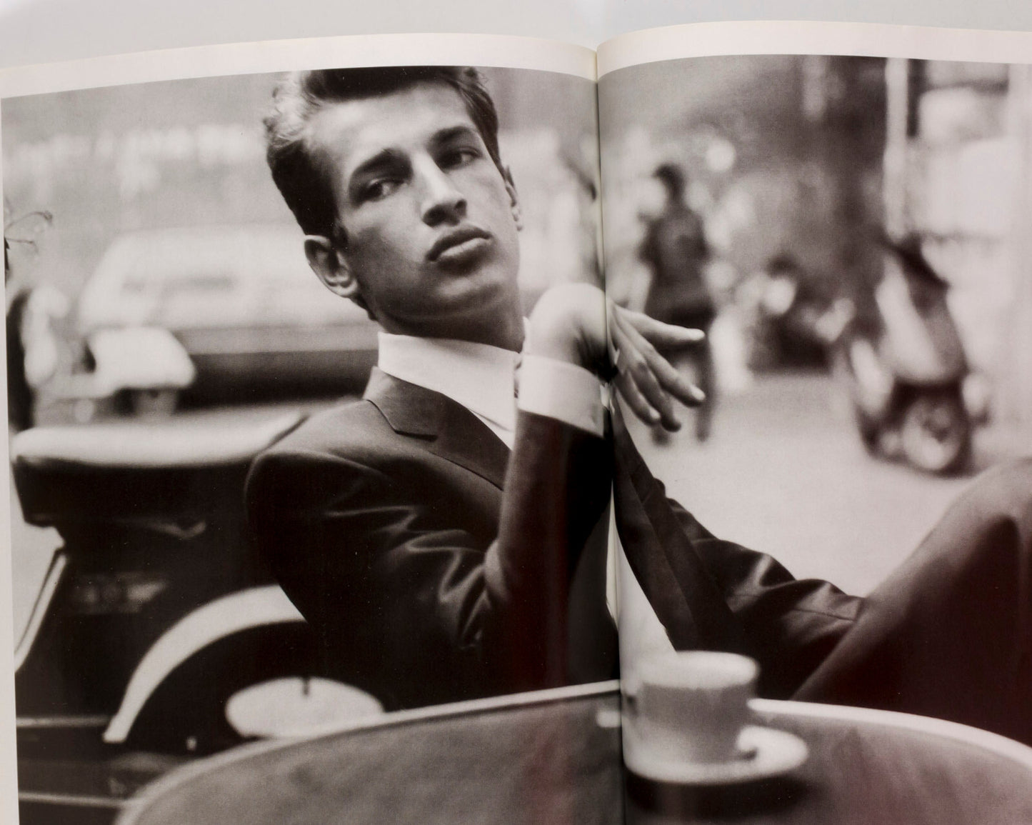 BRAD PITT Guy Pearce ROVERSI Deborah Turbeville ELLEN VON UNWERTH ~ L'UOMO VOGUE
