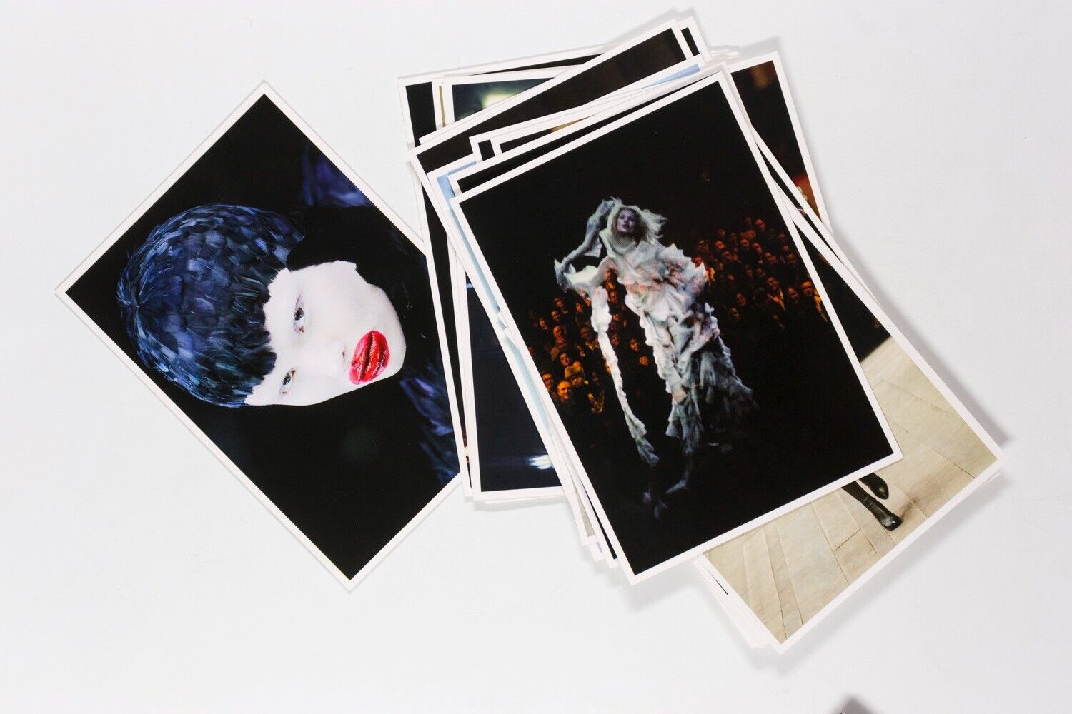 Alexander McQueen POSTCARD book V&A Exhibition HORN OF PLENTY Kate Moss 16 CARDS