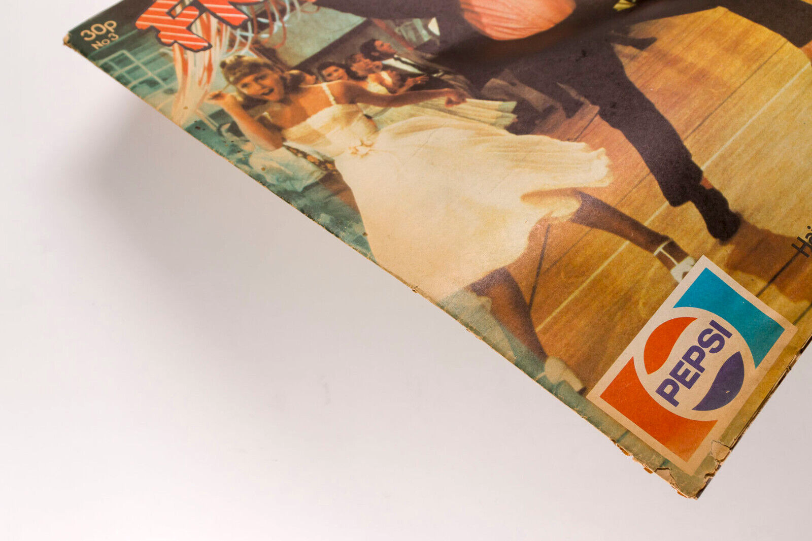 OLIVIA NEWTON JOHN Jaws EARTHA KITT Amanda Lear FRANKIE ALBANO Frizz magazine UK