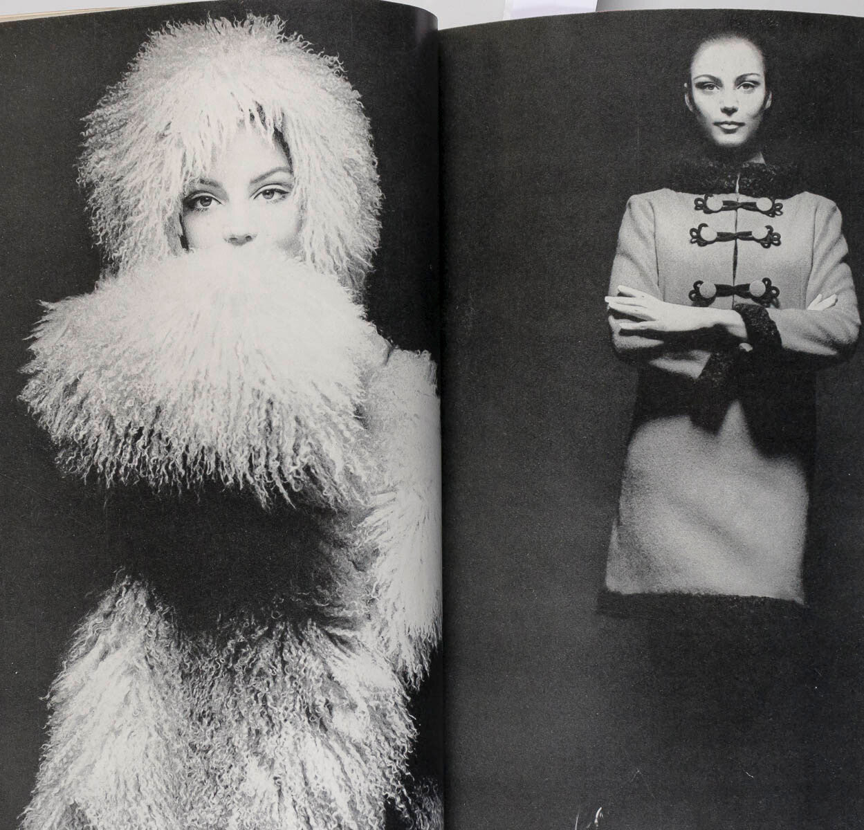 JILL KENNINGTON Jeanloup Sieff ZANDRA RHODES Skiwear in Jordan QUEEN magazine UK