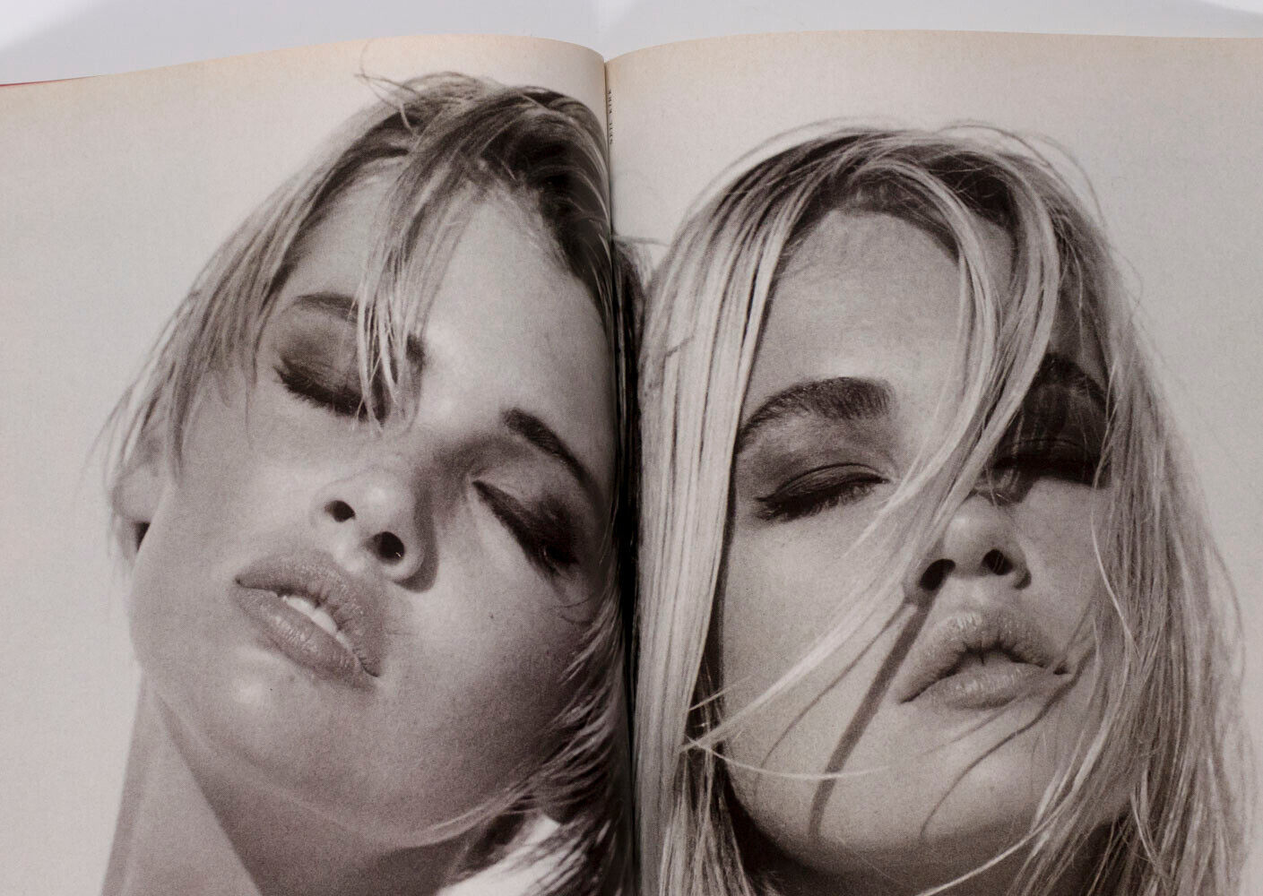 Veruschka BLUMARINE Vanessa Duve NEIL KIRK Vogue Italia Wool magazine supplement