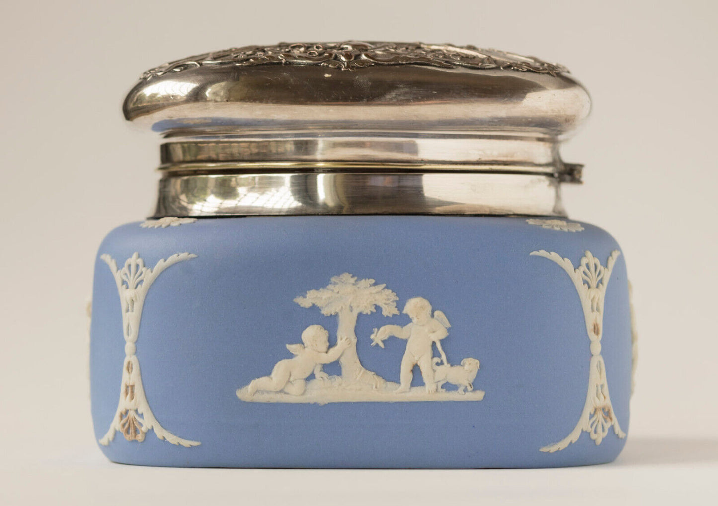 WEDGWOOD JASPERWARE Belgian biscuit barrel TOBACCO JAR pottery SILVER PLATE LID