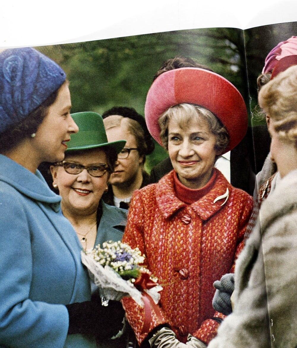 Queen Elizabeth II Royal Tour EVE ARNOLD Elizabeth Taylor SUNDAY TIMES magazine