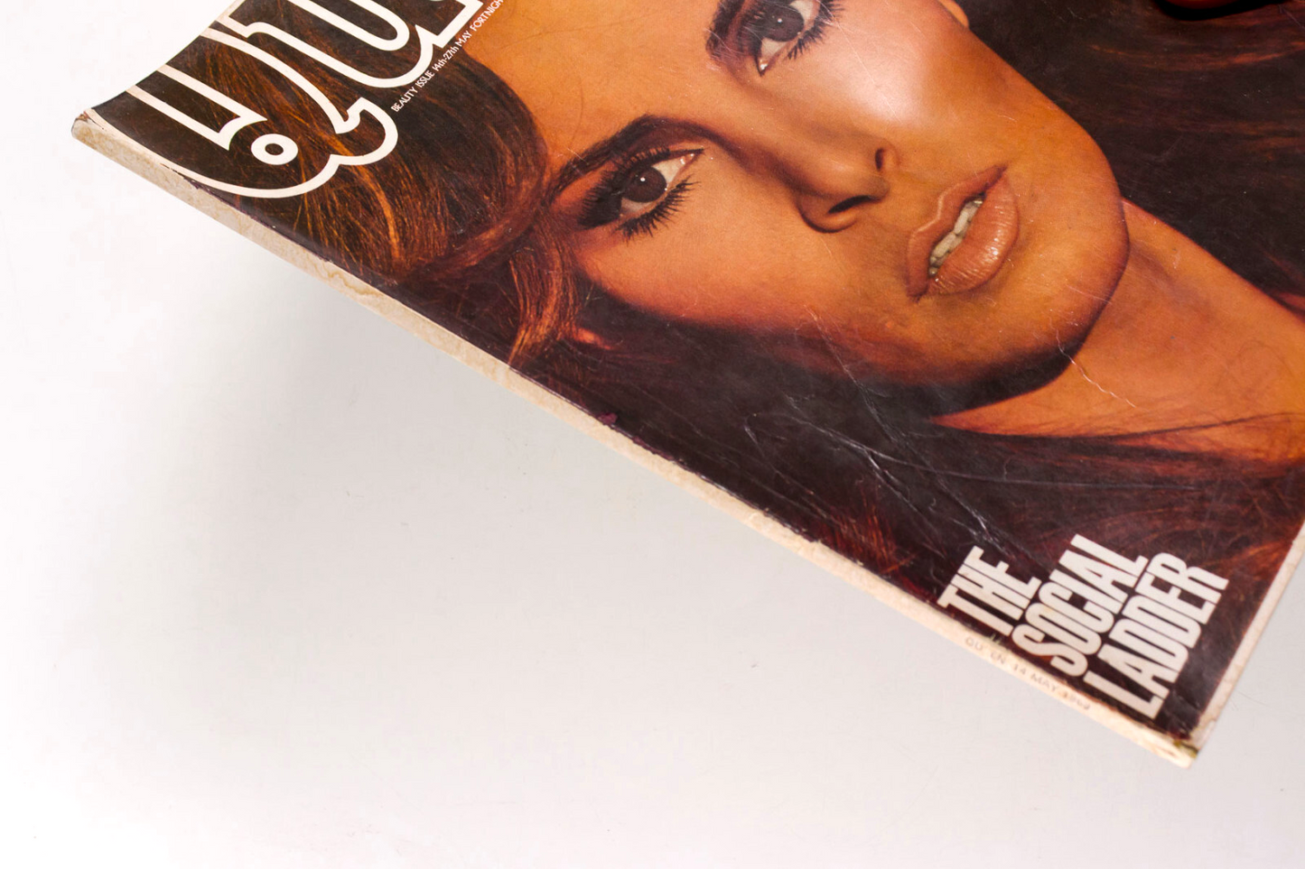 RAQUEL WELCH Jane Asher TERRY O'NEILL Guy Bourdin QUEEN magazine May 1968 Hippie