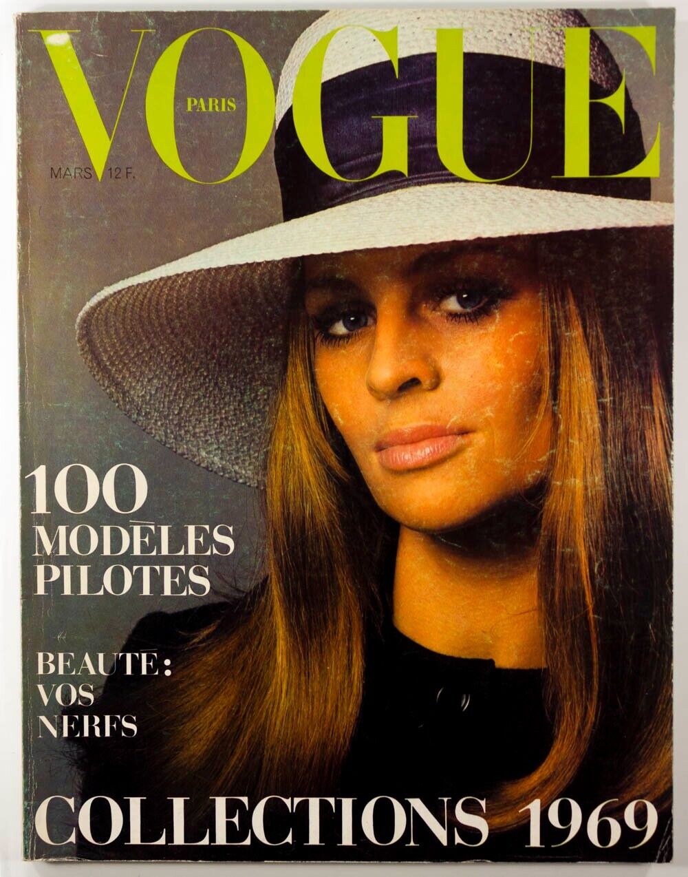 Julie Christie JEANLOUP SIEFF Guy Bourdin INTERNATIONAL COLLECTIONS Paris Vogue