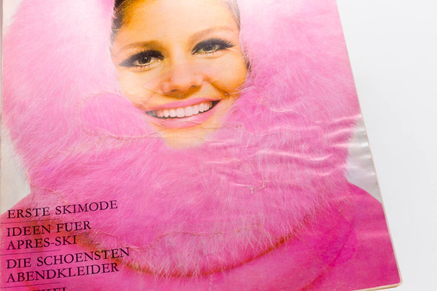 Kecia Nyman SAMANTHA EGGAR Jill Kennington HARPER'S BAZAAR November 1966 Gstaad