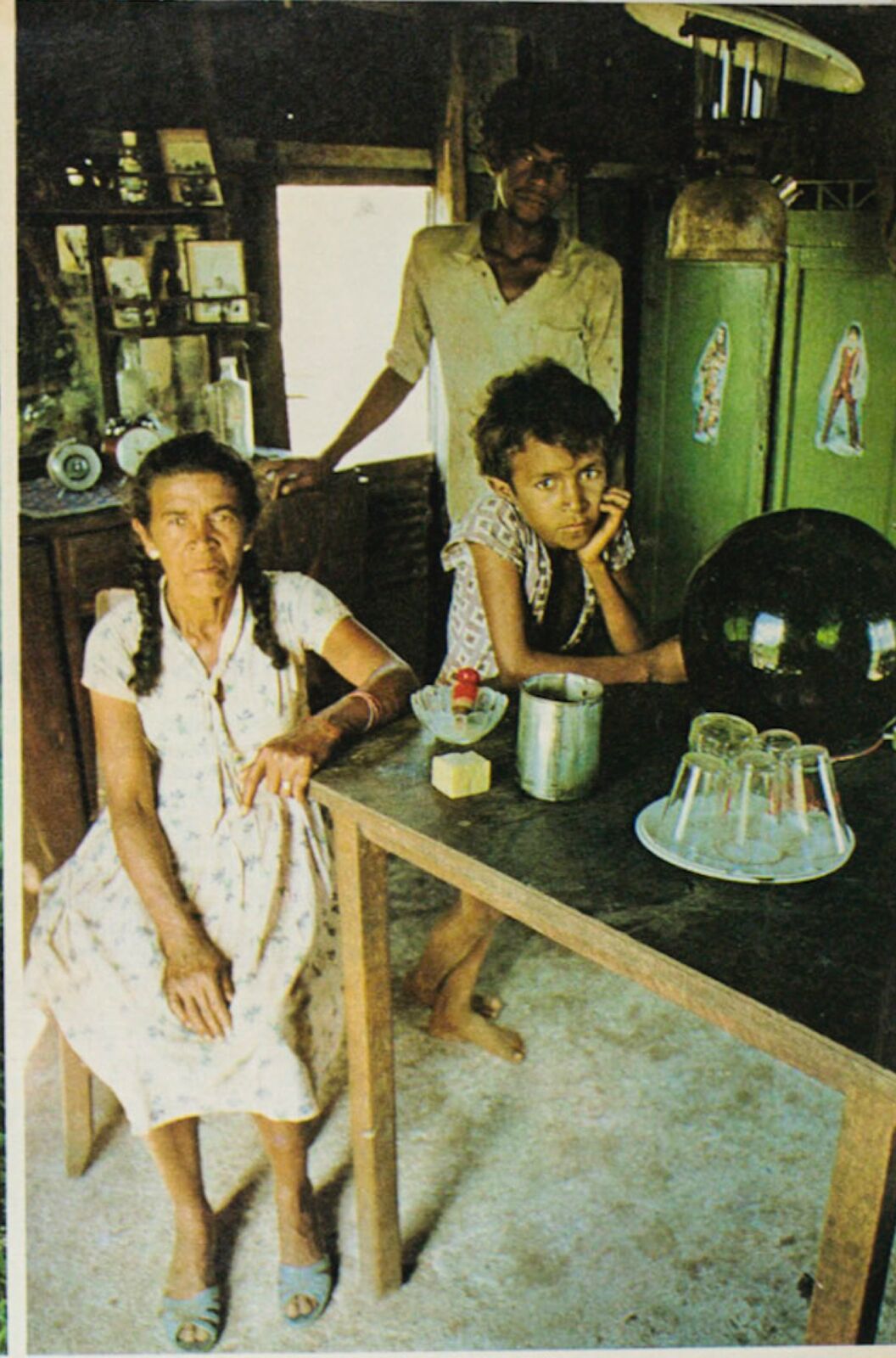 Eva Sereny DON McCULLIN Mauritius V.S.Naipaul JANET AGREN SUNDAY TIMES magazine