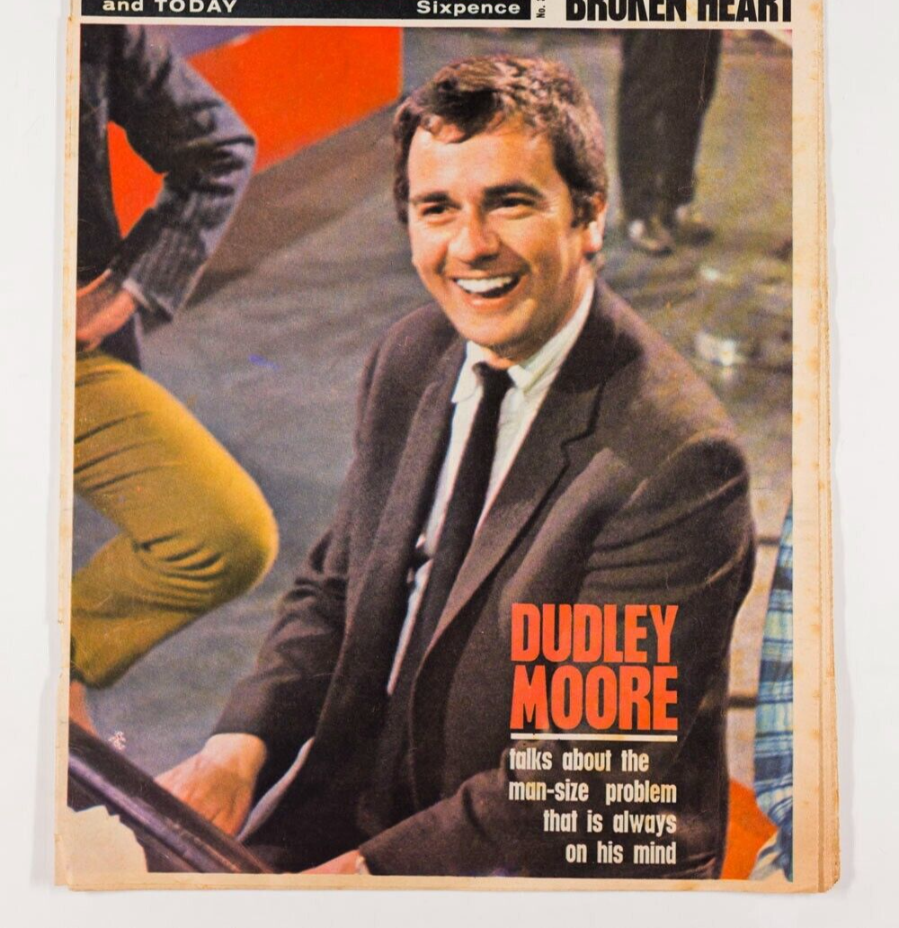 DUDLEY MOORE cover RARE Weekend & Today 1960s British UK film movie magazine VTG