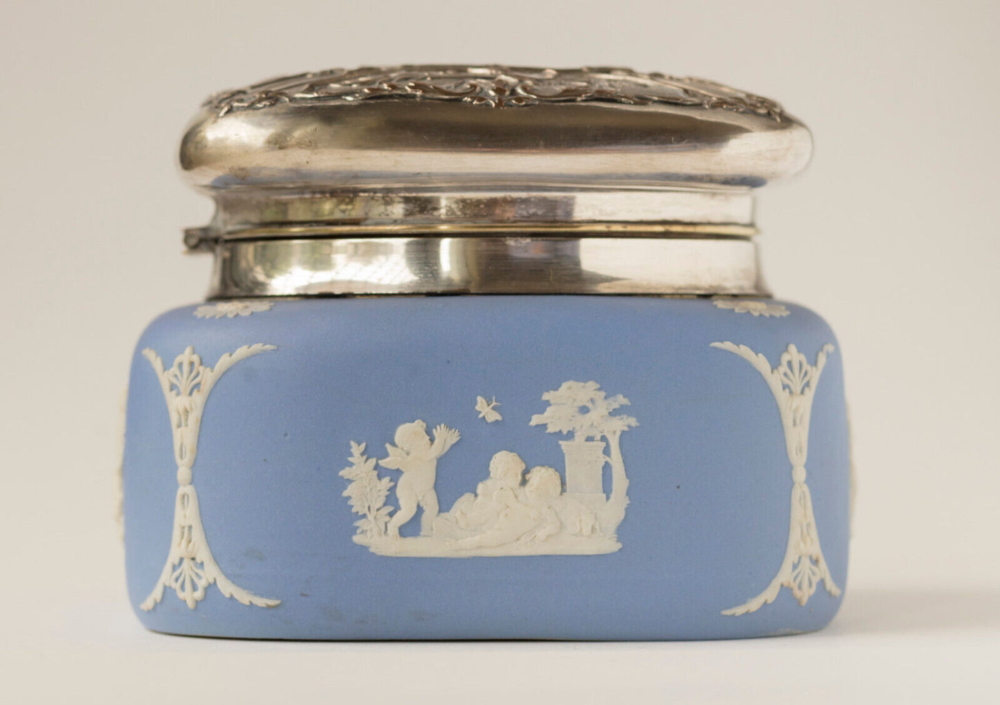 WEDGWOOD JASPERWARE Belgian biscuit barrel TOBACCO JAR pottery SILVER PLATE LID