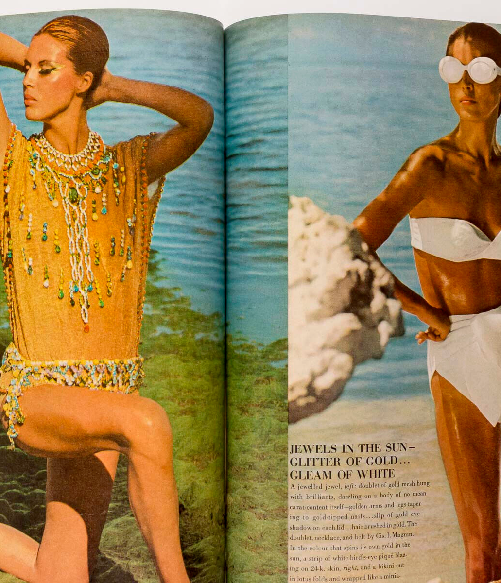 Veruschka COURREGES Marisa Berenson GUY BOURDIN Penn SINGAPORE Hong Kong VOGUE