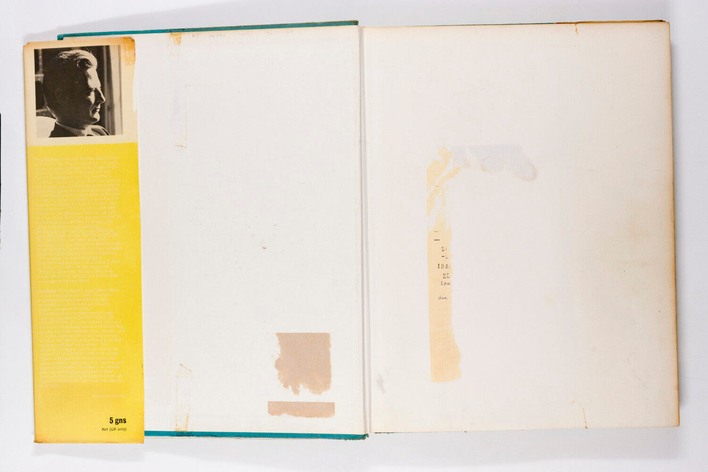 David Hicks ON LIVING WITH TASTE 1st edition HB Interior Design VTG Reference US