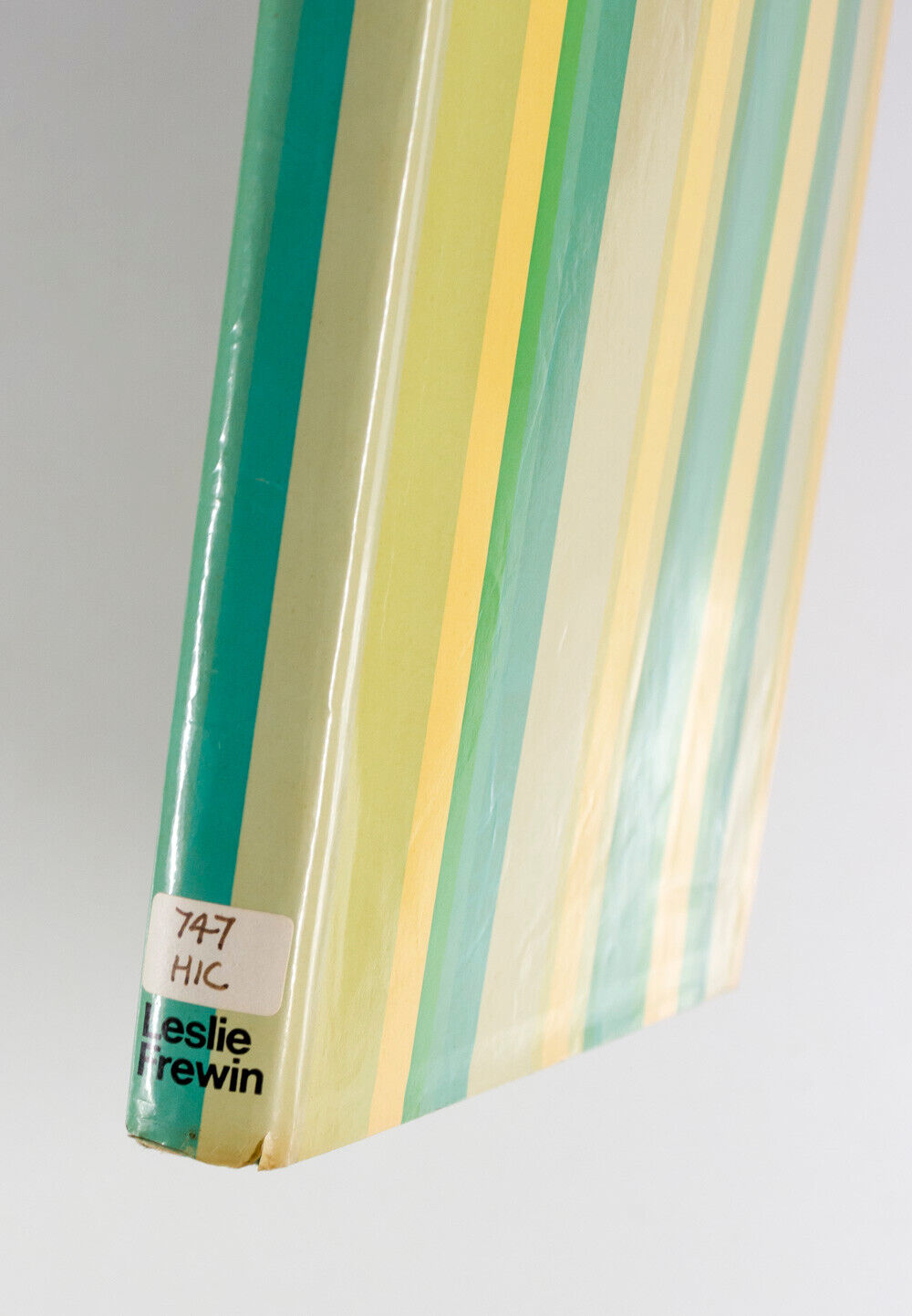 David Hicks ON LIVING WITH TASTE 1st edition HB Interior Design VTG Reference US