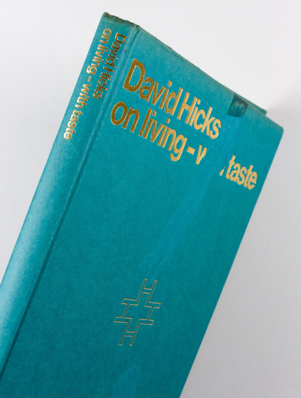 David Hicks ON LIVING WITH TASTE 1st edition HB Interior Design VTG Reference US