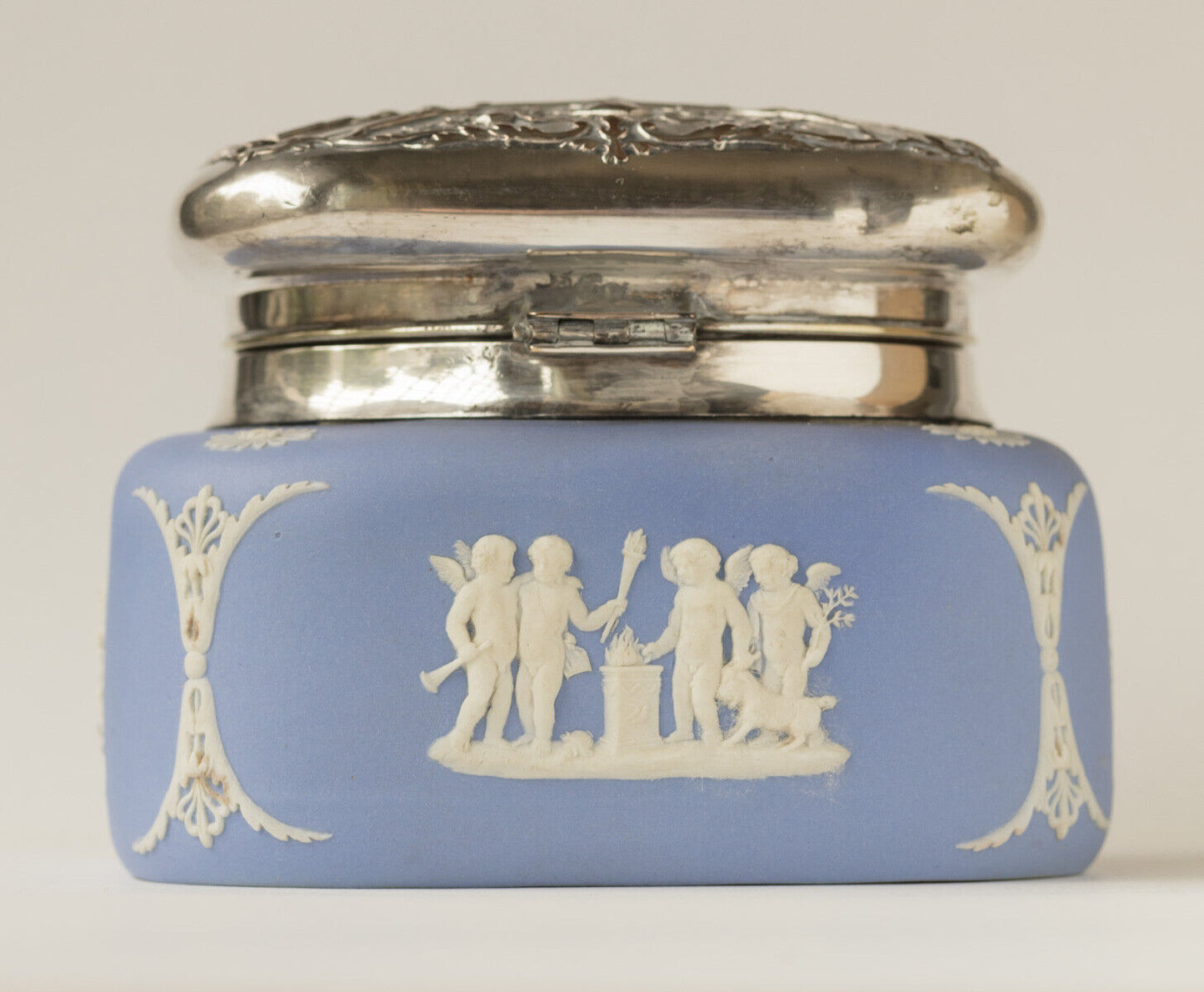 WEDGWOOD JASPERWARE Belgian biscuit barrel TOBACCO JAR pottery SILVER PLATE LID