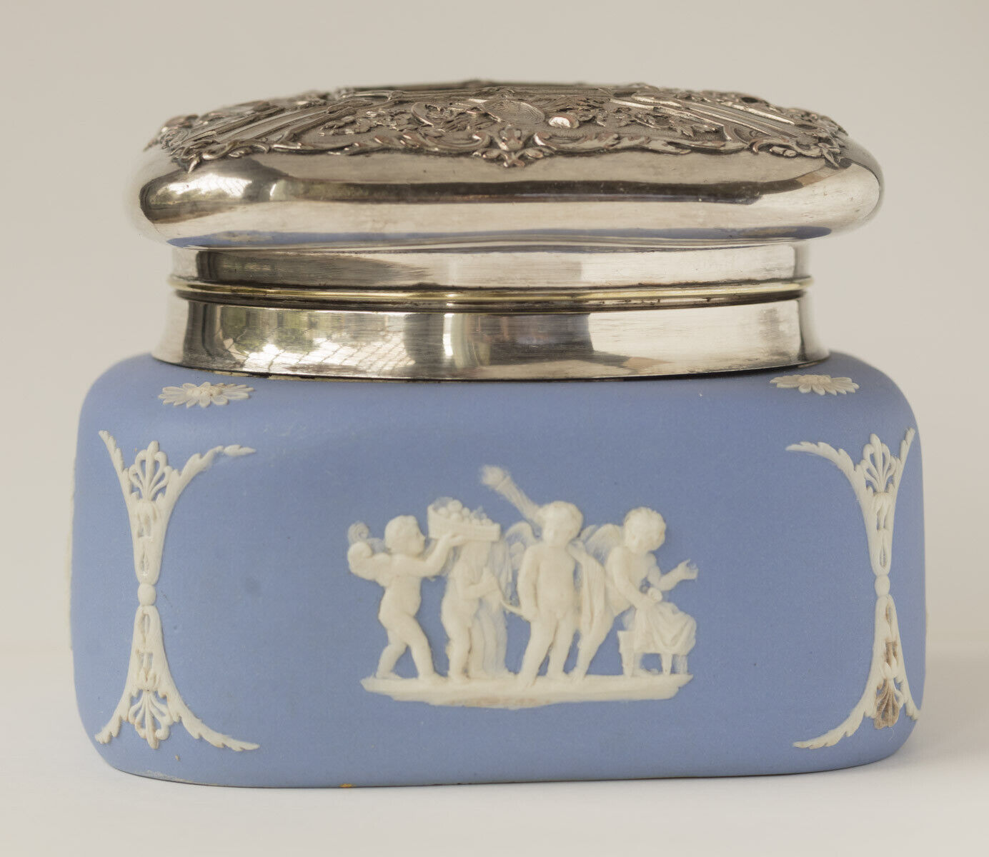 WEDGWOOD JASPERWARE Belgian biscuit barrel TOBACCO JAR pottery SILVER PLATE LID