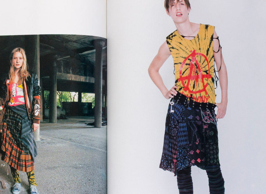 Corinne Day OMAHYRA Guinevere Van Seenus DUTCH MAGAZINE September 2001