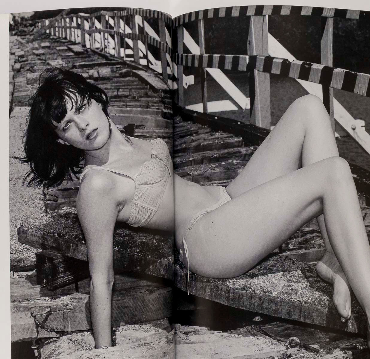 Karen Elson 4 eva Sandor Lubbe Dutch Magazine No 37 January 2002