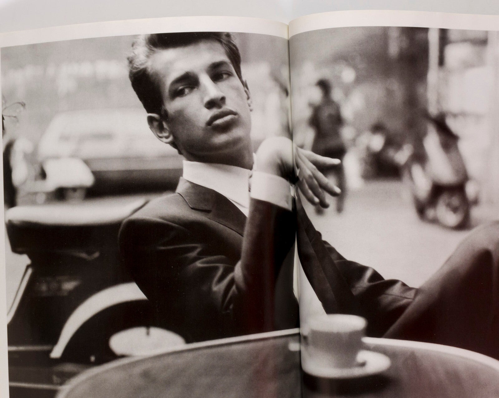 BRAD PITT Guy Pearce ROVERSI Deborah Turbeville ELLEN VON UNWERTH ~ L'UOMO VOGUE