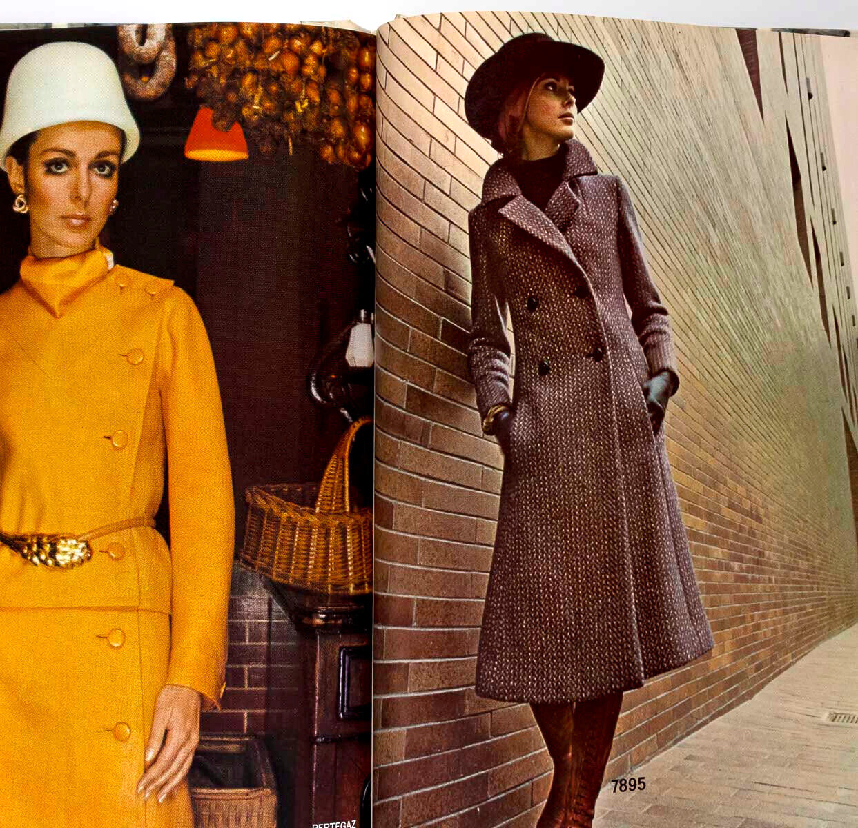 French VOGUE PATTERN RETAIL BOOK Valentino EMANUEL UNGARO Lanvin YSL Winter 1970