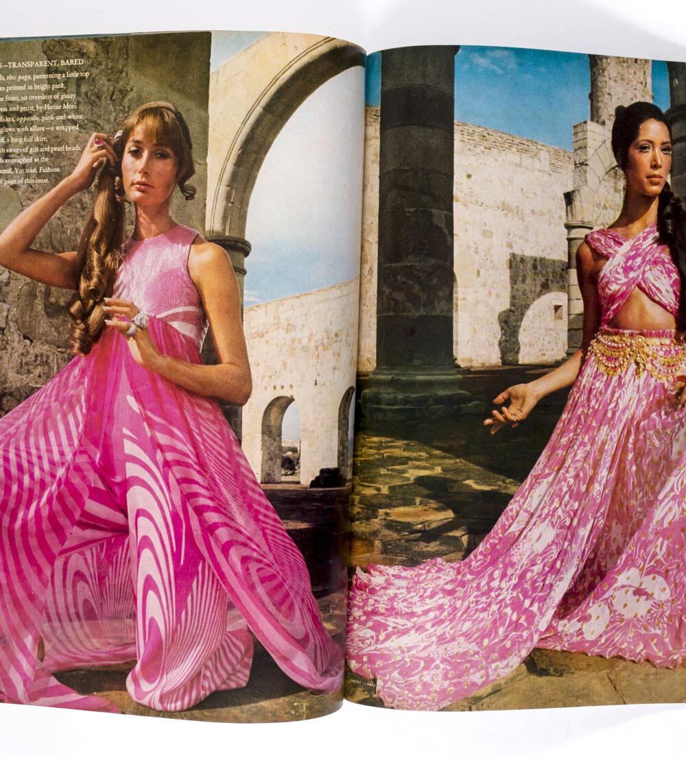 Lauren Hutton BEATLES Avedon BARBRA STREISAND Vogue December 1968 MEXICO Penn US